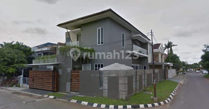 Rumah Hook Bangunan Baru di Taman Modern Cakung
