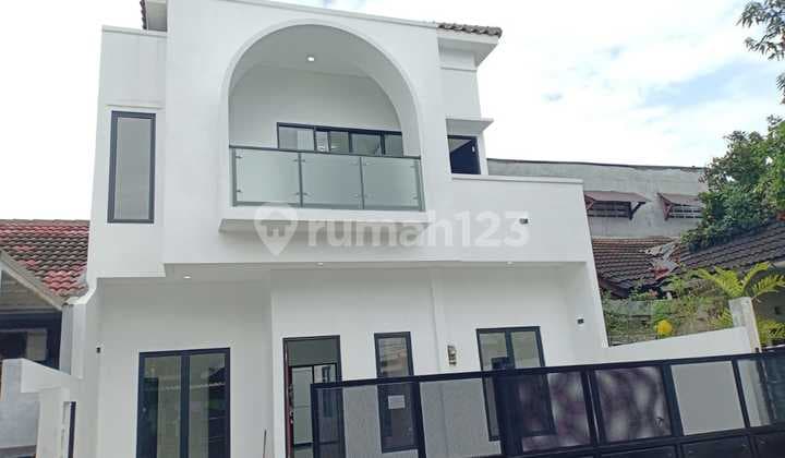 New Minimalist House in a Cluster Close to Everything and Also Near Schools, Toll Roads, Eateries and More in Kencanaloka BSD (Hestberd)