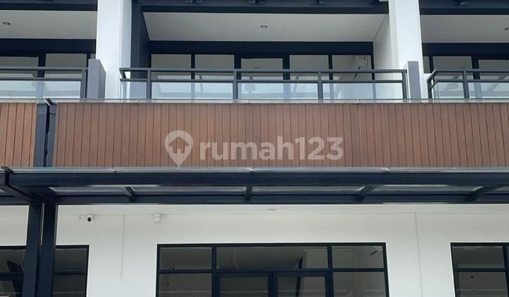 Ruko 3 Lantai Siap Pakai Cocok Untuk Kantor, Tempat Kursus Dan Juga Usaha Di Paramount Gading Serpong (okmad)