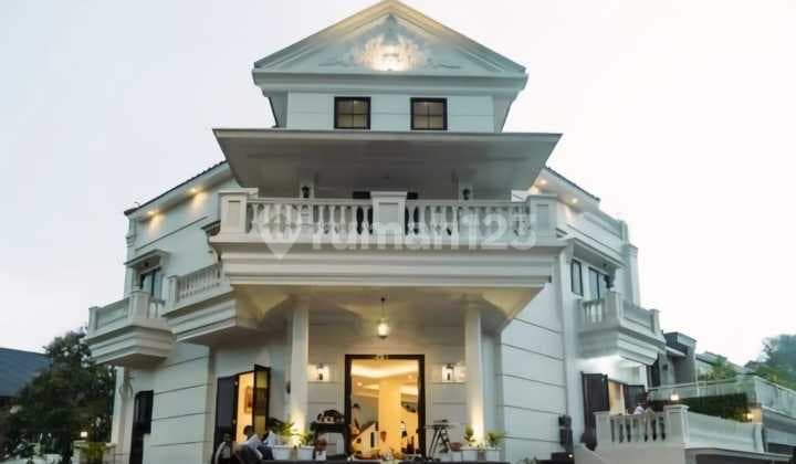 Exclusive Home in a Comfortable and Quiet Cluster at The Green BSD with a Refreshing Atmosphere (Yunmad)