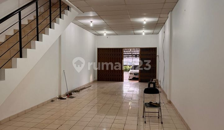 Ruko 3 Lantai Siap Pakai Dekat ke Jalan Raya di Lokasi Strategis Dekat Sekolah, Perkantoran, Mall dan Juga Sarana Lainnya di Ruko Golden Boulevard BSD (Julmad)