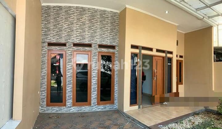 Rumah 3 Lantai Bagus Sertifikat Hak Milik di Cilodong, Depok