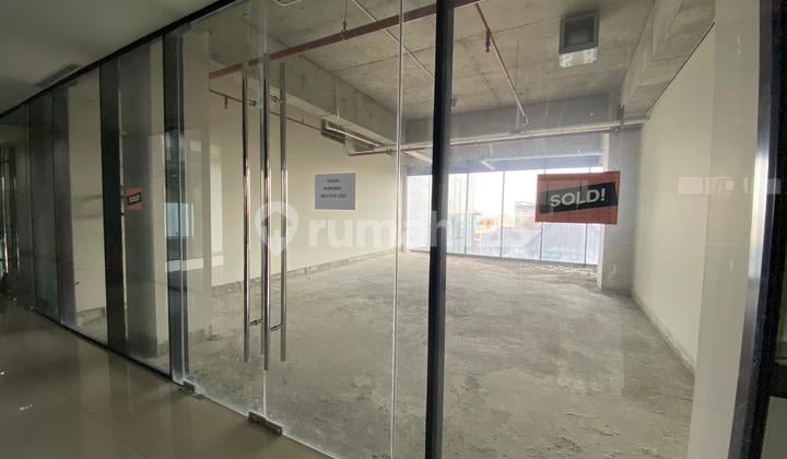 Ruang Kantor di Gedung Apartemen Evencio di Depok