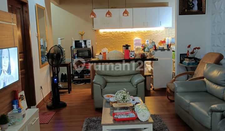 Rumah 2 Lantai Bagus Semi Furnished SHM Lokasi Permata Bintaro