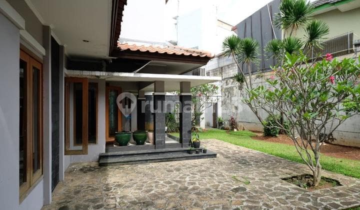 Rumah 2 Lantai Bagus Semi Furnished SHM Lebak Bulus