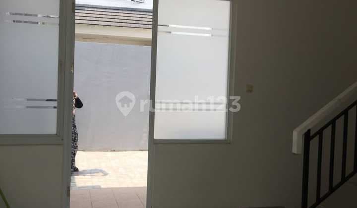 Rumah 2 Lantai Bagus SHM Siap Huni Lokasi Serpong Park Dw