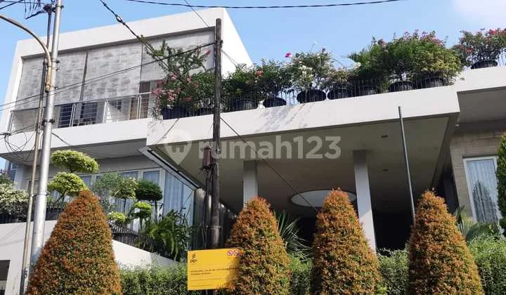 Rumah 3 Lantai Bagus Semi Furnished SHM di Jakarta Timur Slv Rumah 3 Lantai Bagus Semi Furnished SHM di Jakarta Timur Slv
