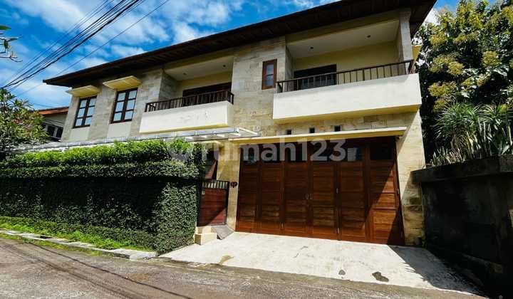 Luxurious House For Sale With Gwk View In Jimbaran