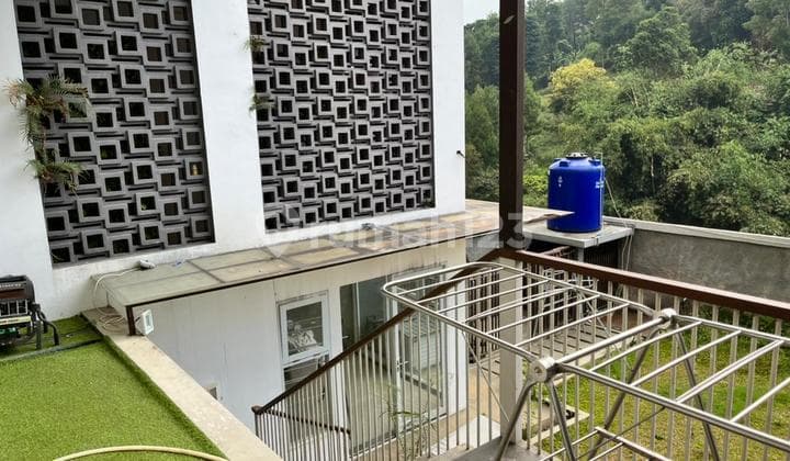 Rumah Villa 4 Lantai View Indah di Dago Giri Bandung