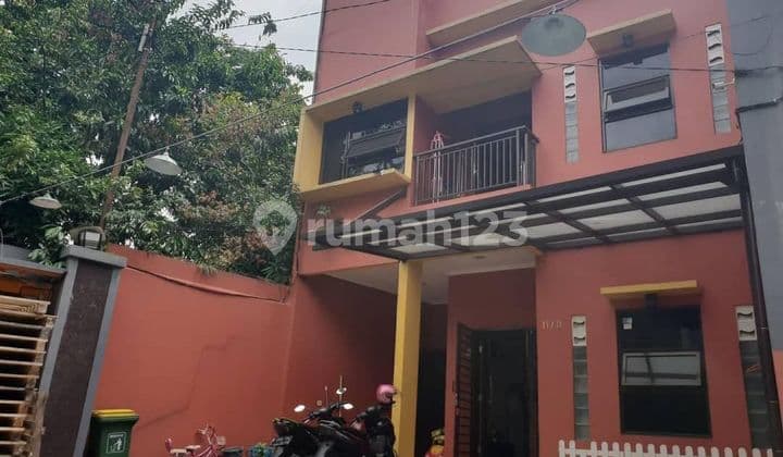 Strategic 2-Story House in Nyengsret Astana Anyar, Central Bandung