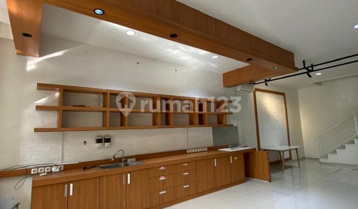 DISEWAKAN RUKO 3 Lantai Di Mainroad Suryasumantri Bandung