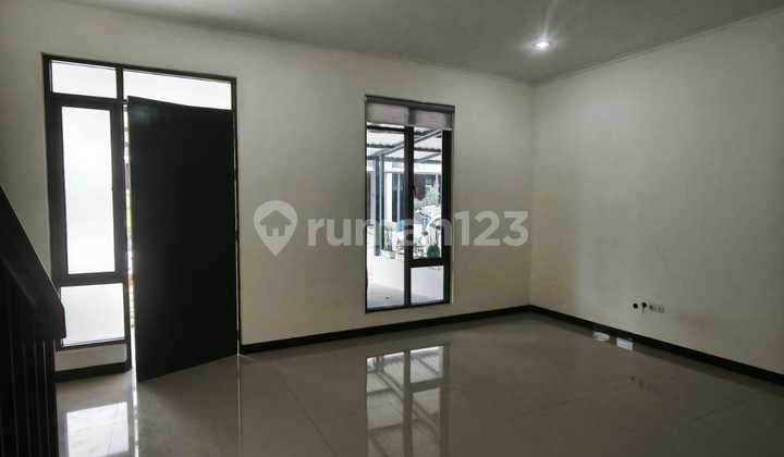 Rumah 2 Lantai di Cluster Gardenville Taman Kopo Indah 5 Bandung
