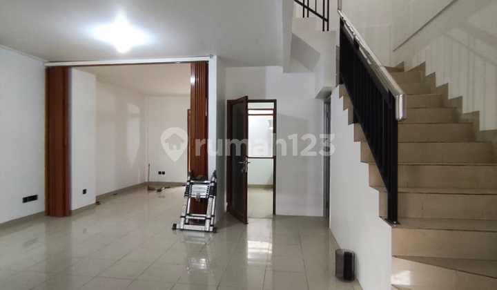 Rumah Bagus Siap Huni Cocok Kantor / Usaha di Mekarwangi Bandung