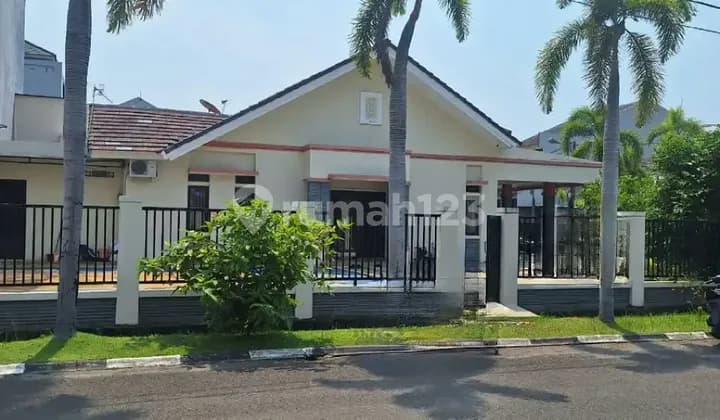 Rumah Hook Cluster Aralia Harapan Indah Bekasi