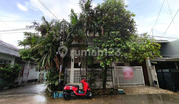 Rumah Hoek Rapi Siap Huni di Taman Wisma Asri Bekasi Utara