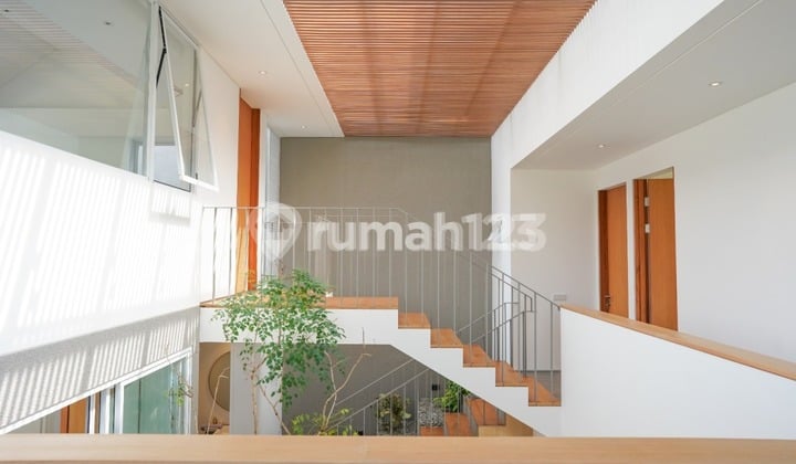 New House in Tatar Kumalasinta, Kota Baru Parahyangan, Bandung