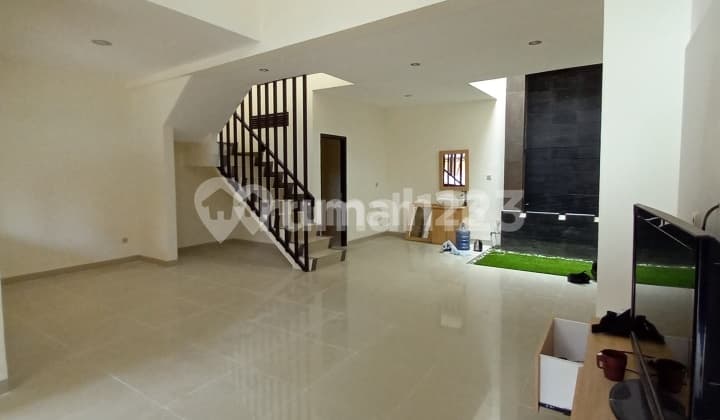 Rumah Mantap di Kota Baru Parahyangan Bandung