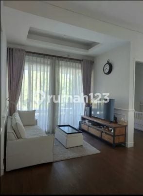 Rumah Tepi Danau di Kota Baru Parahyangan Bandung