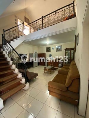 Rumah Yess di Tatar Pitaloka Kota Baru Parahyangan Bandung