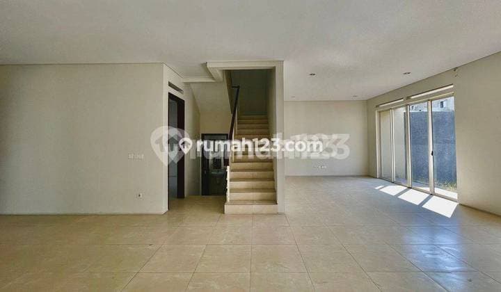 Rumah Luas di Kota Baru Parahyangan Bandung