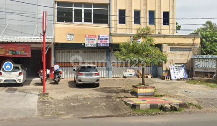 Dua ruko gandeng disewakan di jalan Kartini