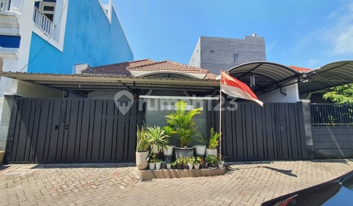 Turun Harga Rumah Palm Spring, Jambangan Surabaya Terawat Dekat Royal Plaza