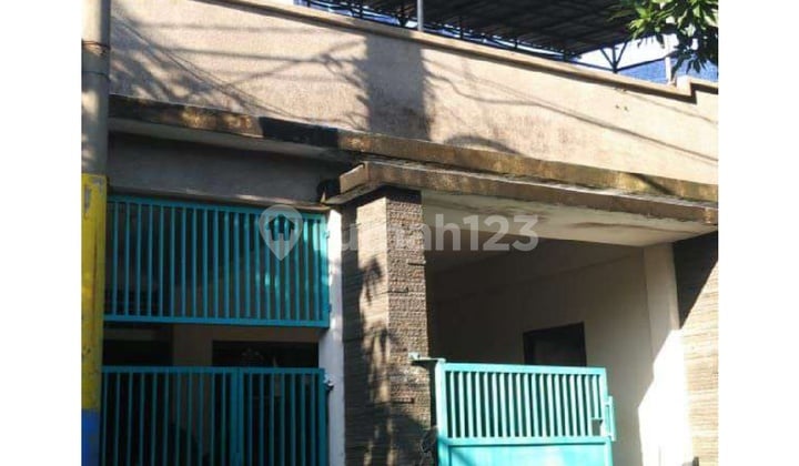 Murah 2 Lantai Rumah Lama Terawat di Kebraon Dekat Wiyun, Karangpilang