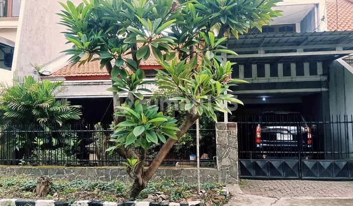 Well-Maintained House in Gayungsari Near A Yani