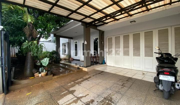 Spacious Complete House Layout with Swimming Pool in the Strategic Kemang Area