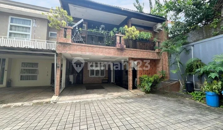 Ready-to-Occupy 6 Bedroom House in a Complex in Pondok Labu