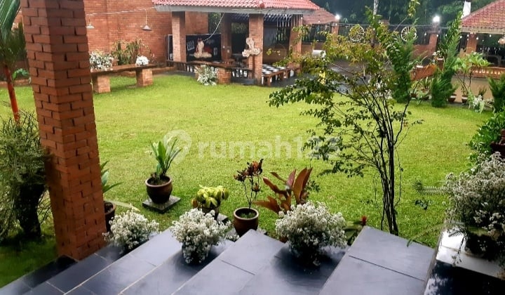 Villa Mewah dengan Gazebo dan Aula Serbaguna Hunian Idaman 2 Lantai