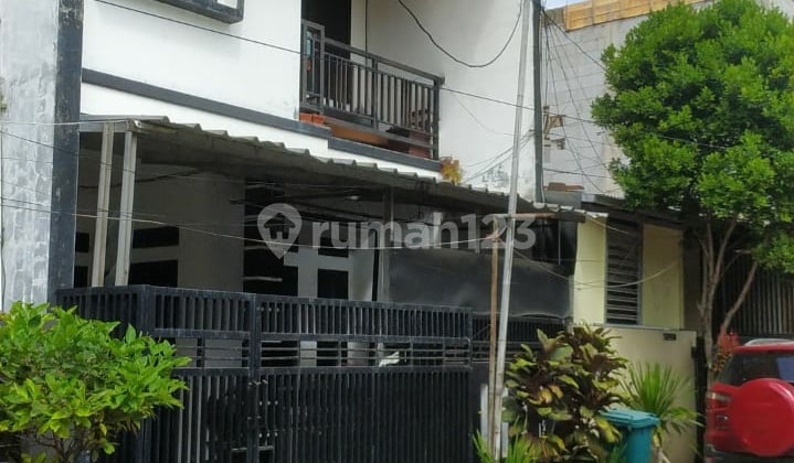 Di Jual Rumah Bangunan Dua Lantai Lokasi Kiara Sari