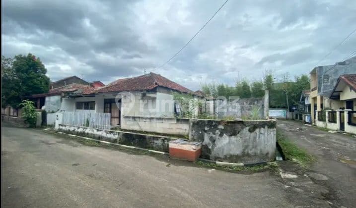 Di jual rumah lokasi di Jalan Margahayu Bandung SHM Butuh Renovasi