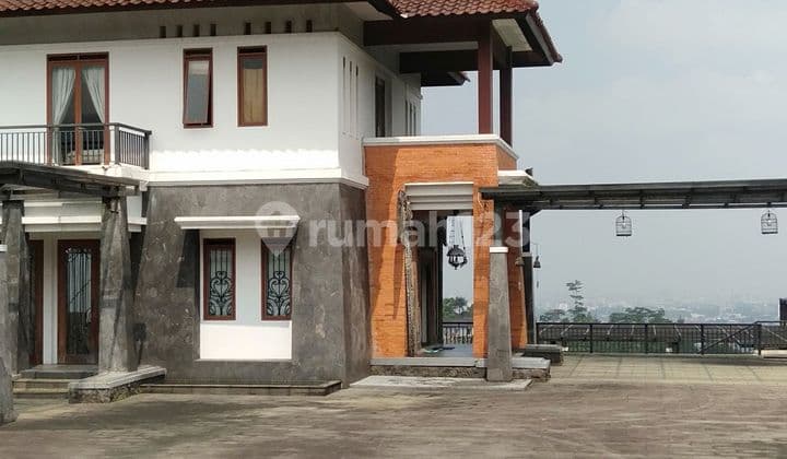 Di jual rumah villa mewah harga murah lokasi di Dago resort