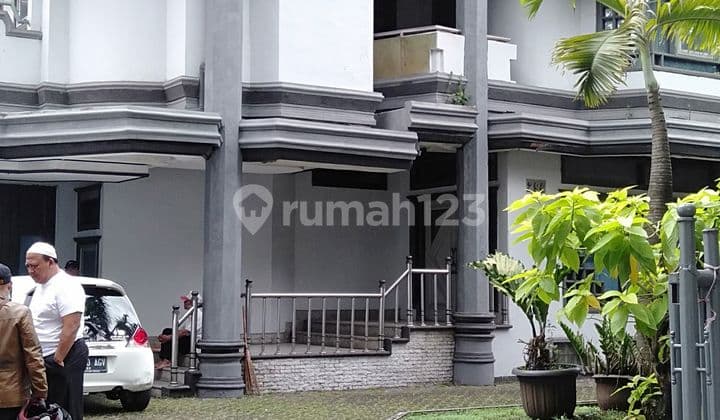 Di jual rumah bangunan klasik lokasi di Jalan Raya Moch Toha Bandung