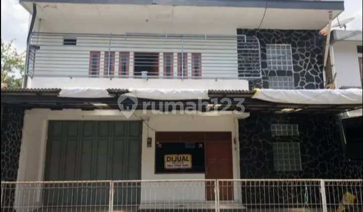 Di Jual Rumah Bangunan Dua Lantai Lokasi Turangga