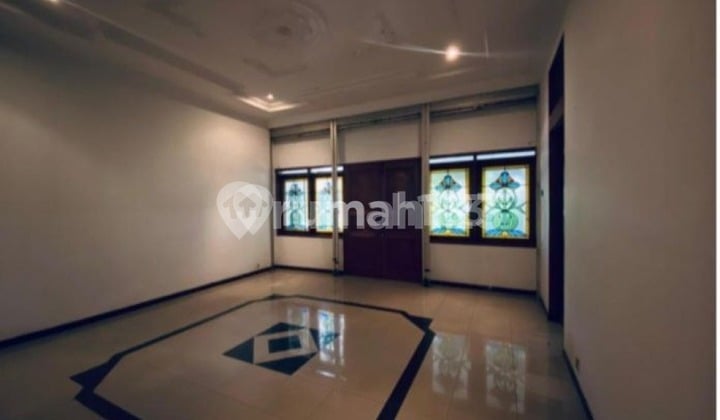 Rumah Besar di Pusat Bisnis Sayap Riau Bandung