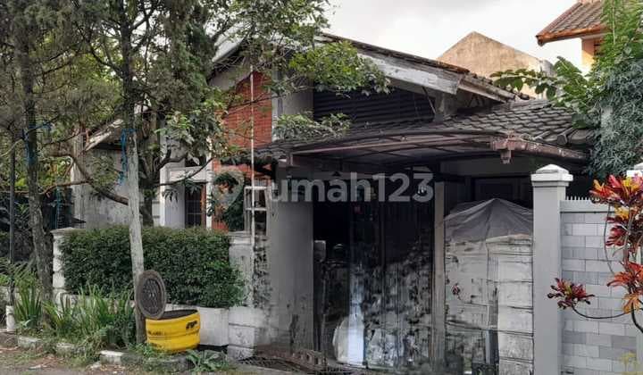 "Privasi Maksimal di Suryalaya - Kawasan Tenang untuk Keluarga Bahagia."