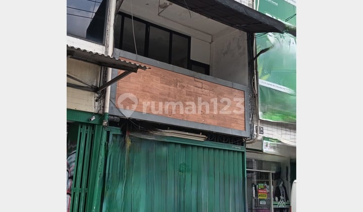 Ruko 3 Lantai, di Pusat Kota Ciputat, di Jalan Raya Juanda, Traffic Ramai 24 Jam, Dekat Sekolah, -Universitas, di Ciputat, Tangerang Selatan.