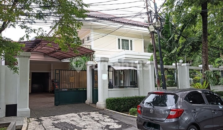 Rumah Bagus, Unfurnished, SHM, mudah diakses , Pusat Kuliner, di Central Business District Blok M, Jakarta Selatan.