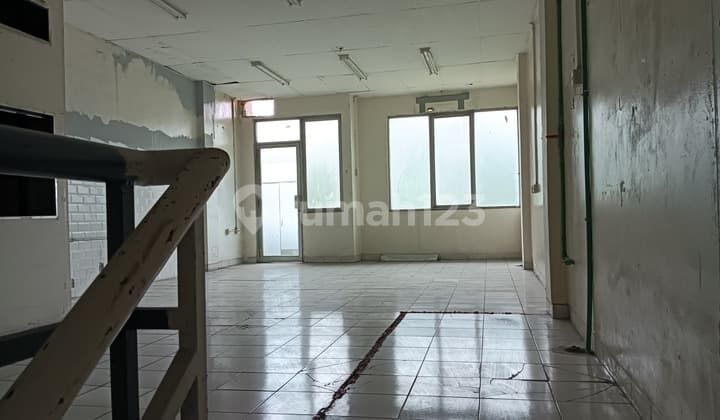 Dijual Ruko 3 Lantai, HGB, Bebas Banjir, Hadap Jalan Raya 2 Jalur, Lokasi Strategis, Dekat Toll, di Joglo Jakarta Barat.