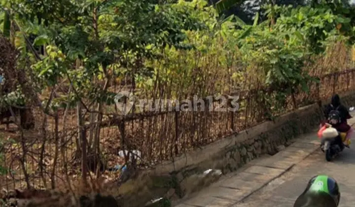 Lahan Kosong, Bentuk Kotak. SHM, Dipusat Keramaian,