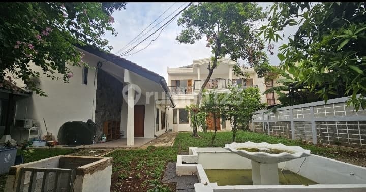 Rumah 2 Lantai, 1 Kamar Tidur, Siap Huni, Bebas Banjr, Full Furnished, Dekat Sekolah, -Pasar, -Mall, -Transjakarta, -Stasiun KRL, - Gerbang Toll, di Bintaro Sektor 2, Jaksel.