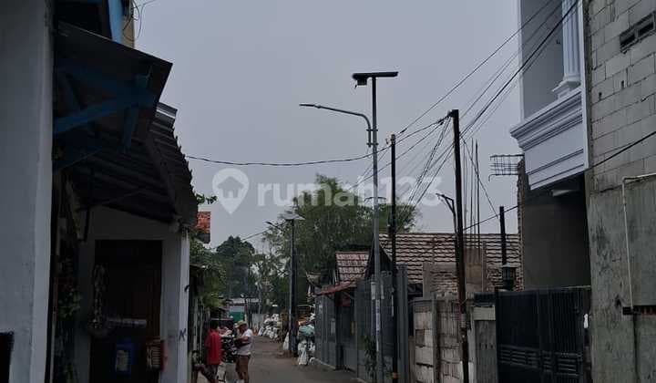 Lahan dengan Rumah Kontrakan Kelas Bawah, bisa Dilalui Truck Material, Dekat Sekolah Ricchi, Dekat Akses Transjakarta., di Pondok Aren, Tangerang Selatan.
