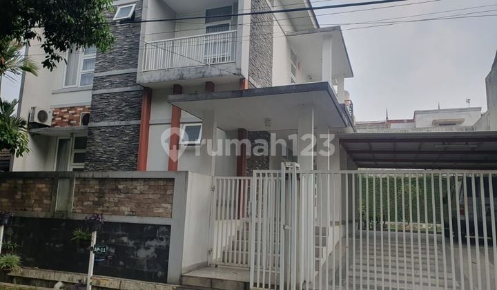 Rumah Dua Lantai Bagus