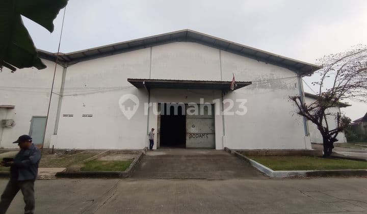 Gudang Stategis di JL.Sholeh Iskandar Kayu Manis Tanah Sereal Kota Bogor Jawa Barat