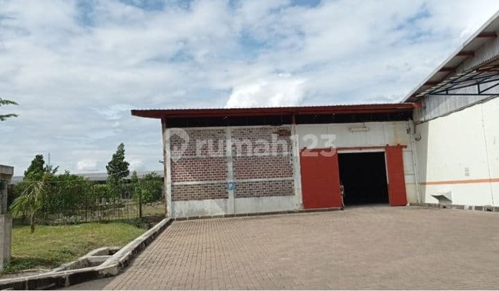 Warehouse for Rent Maroon Area=1,900 M2 Depok Ready to Use