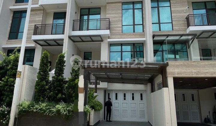 Rumah di Pondok Indah Jakarta Selatan,Amaya Owr