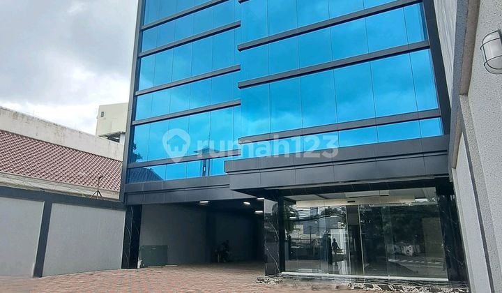 Gedung Kantor di Gongdandia Menteng Jakarta Pusat,Irwan