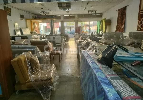 Bangunan Cocok untuk Toko atau Kantor di Jalan Gajahmada